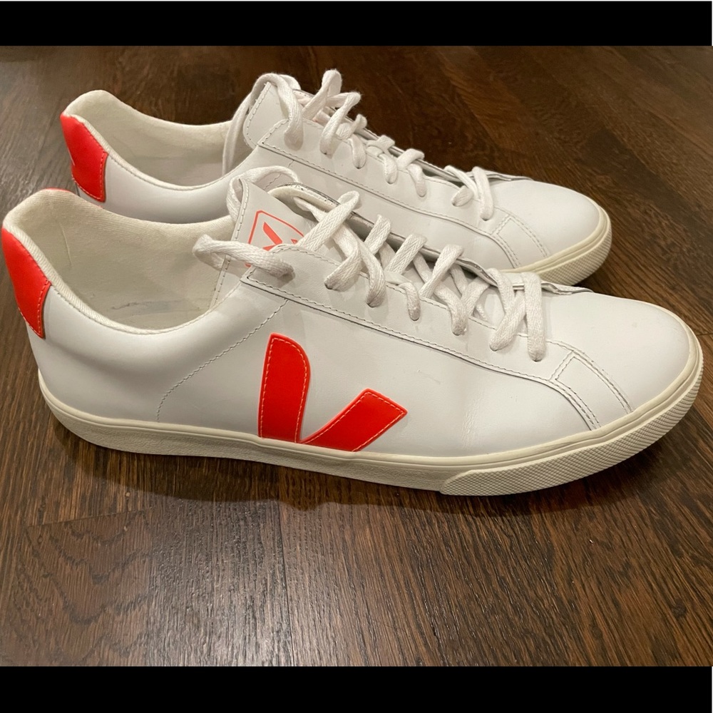 Veja orange and white 12 excellent condition